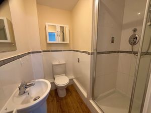ensuite- click for photo gallery